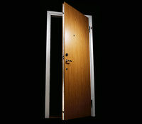 Flerpunktslåsets reglar förbinder dörrblad och karm på tre punkter